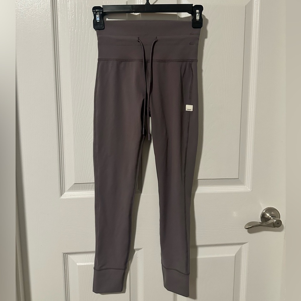 Vuori daily leggings in Sawyer